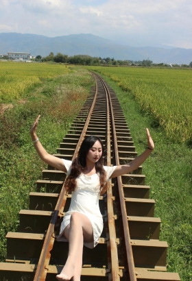 笑的开开心心的[<font color=red>5P</font>]