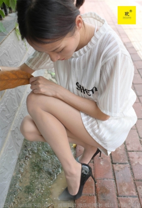 IESS - 细跟美女户外 下半部分[<font color=red>47P</font>]